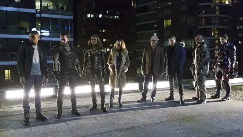 DC's Legends of Tomorrow Temporada 1 Episodios 1 • Sub Español
