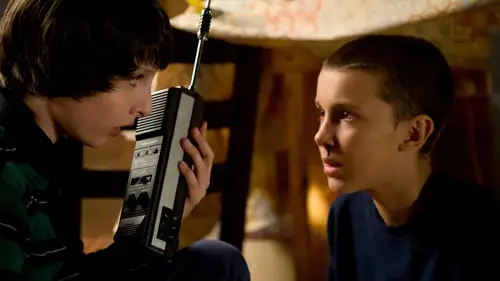 Stranger Things Temporada 1 Episodios 4 • Sub Español