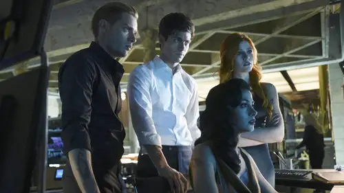 Cazadores de sombras Temporada 1 Episodios 13 • Sub Español