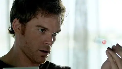 Dexter Temporada 1 Episodios 1 • Sub Español