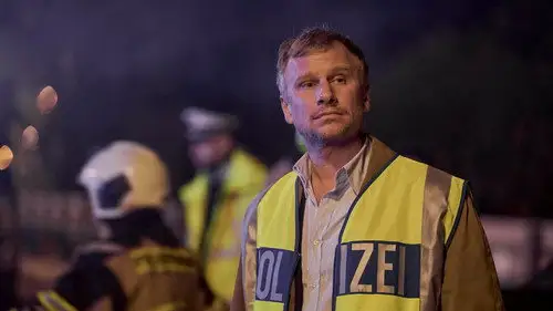 Hundertdreizehn Temporada 1 Episodios 1 • Sub Español