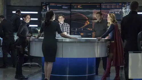 Supergirl Temporada 3 Episodios 17 • Sub Español