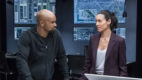 S.W.A.T.: Los hombres de Harrelson Temporada 1 Episodios 11 • Sub Español
