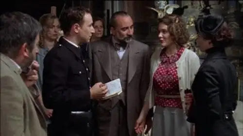 Los pequeños asesinatos de Agatha Christie Temporada 1 Episodios 7 • Sub Español