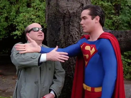 Lois y Clark: Las nuevas aventuras de Superman Temporada 2 Episodios 12 • Sub Español