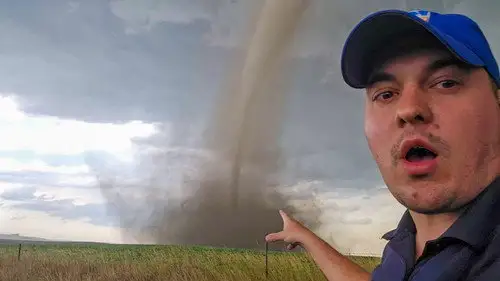 In the Eye of the Storm: Chasers Temporada 1 Episodios 3 • Sub Español