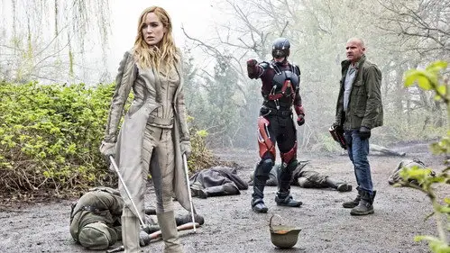 DC's Legends of Tomorrow Temporada 1 Episodios 16 • Sub Español