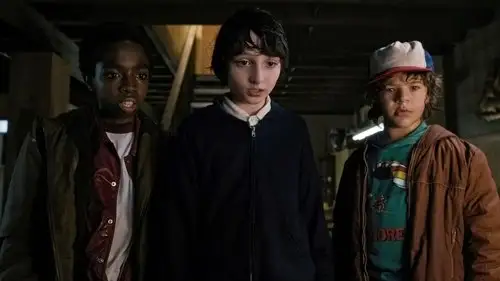 Stranger Things Temporada 1 Episodios 2 • Sub Español
