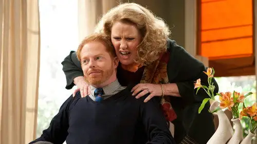 Modern Family Temporada 2 Episodios 9 • Sub Español