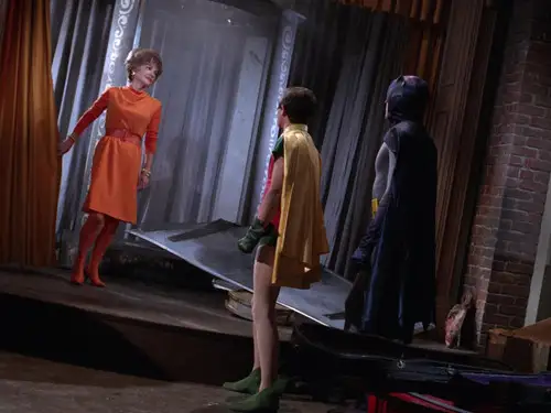 Batman Temporada 1 Episodios 10 • Sub Español