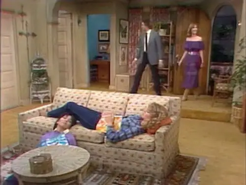 Apartamento para tres Temporada 5 Episodios 22 • Sub Español