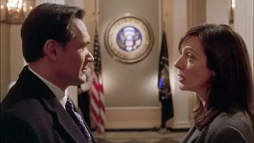 El ala oeste de la Casa Blanca Temporada 7 Episodios 21 • Sub Español