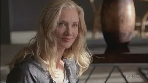 Nip/Tuck, a golpe de bisturí Temporada 5 Episodios 16 • Sub Español