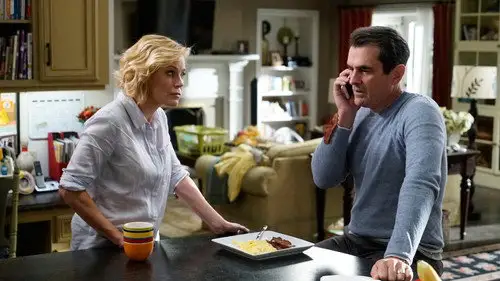Modern Family Temporada 11 Episodios 8 • Sub Español