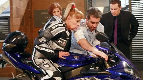 La que se avecina Temporada 2 Episodios 13 • Sub Español