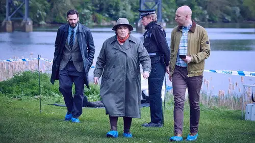 Vera Temporada 14 Episodios 1 • Sub Español