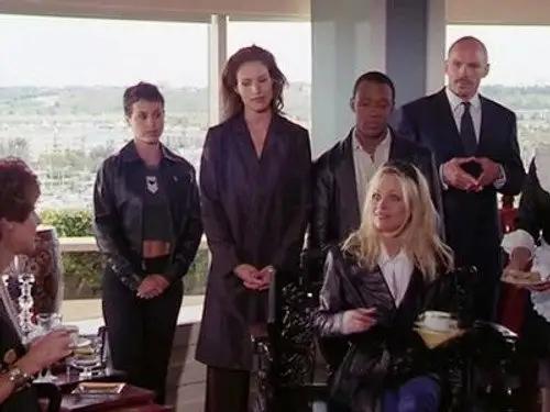 V.I.P. Temporada 1 Episodios 4 • Sub Español