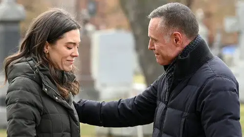 Chicago P.D. Temporada 10 Episodios 13 • Sub Español