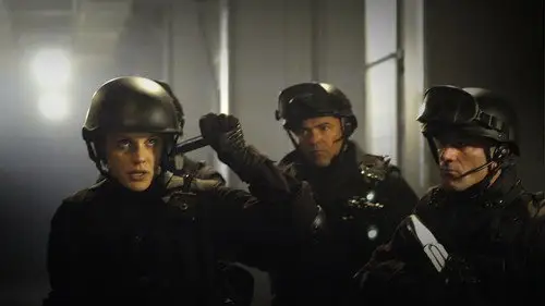 Battlestar Galactica 2004 Temporada 1 Episodios 3 • Sub Español