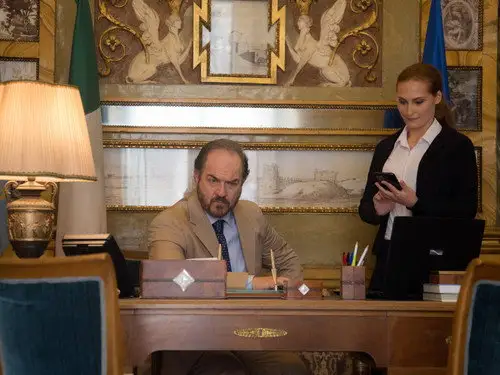 La vida de Carlo Temporada 1 Episodios 6 • Sub Español