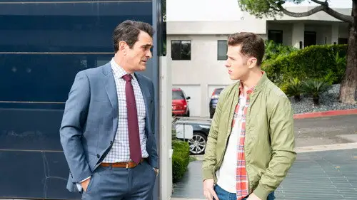 Modern Family Temporada 10 Episodios 16 • Sub Español