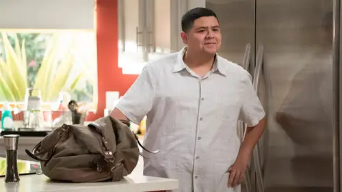 Modern Family Temporada 9 Episodios 10 • Sub Español