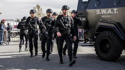 S.W.A.T.: Los hombres de Harrelson Temporada 2 Episodios 16 • Sub Español