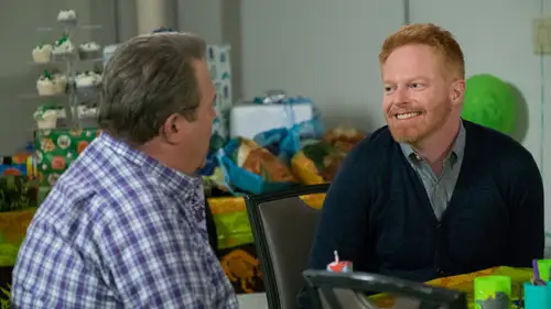 Modern Family Temporada 9 Episodios 22 • Sub Español