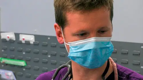 24 Hours in A&E Temporada 27 Episodios 1 • Sub Español