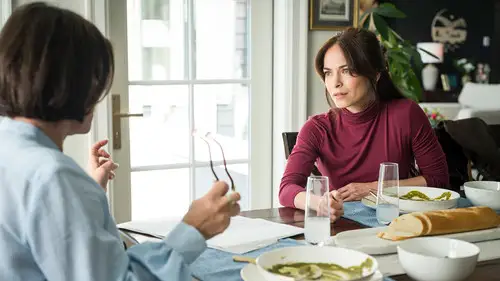 Murder in a Small Town Temporada 2 Episodios 6 • Sub Español