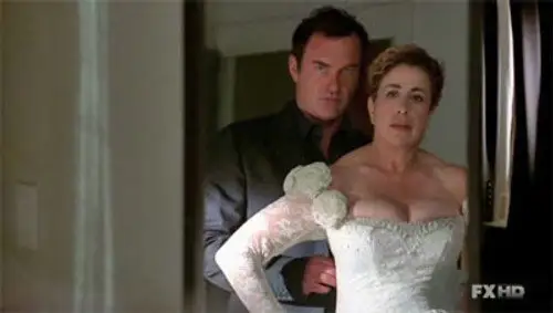 Nip/Tuck, a golpe de bisturí Temporada 5 Episodios 21 • Sub Español