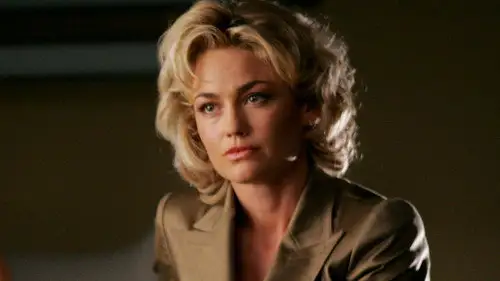 Nip/Tuck, a golpe de bisturí Temporada 2 Episodios 10 • Sub Español