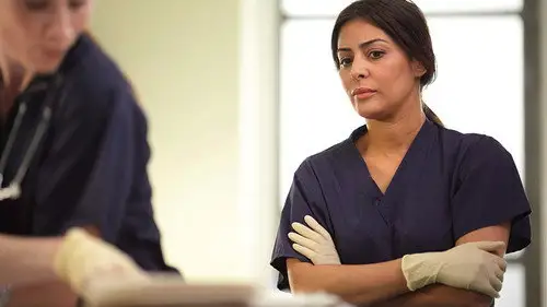 Holby City Temporada 13 Episodios 18 • Sub Español
