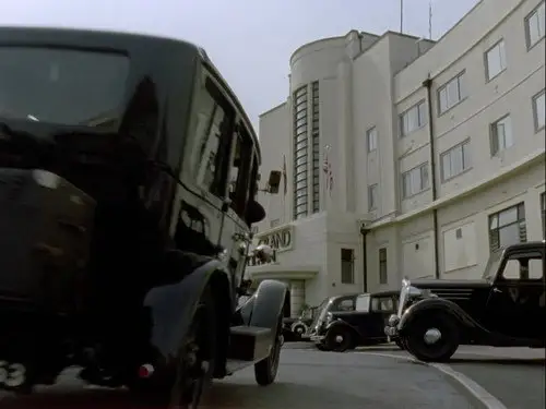 Agatha Christie: Poirot Temporada 5 Episodios 8 • Sub Español