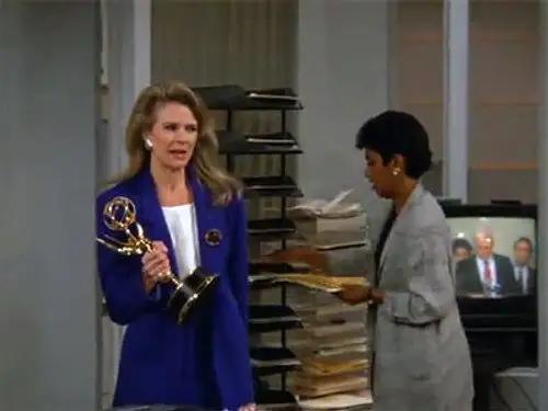 Murphy Brown Temporada 1 Episodios 1 • Sub Español