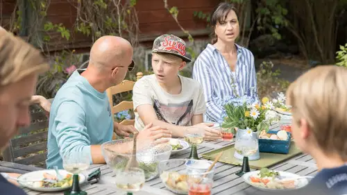 Una familia unida Temporada 3 Episodios 6 • Sub Español