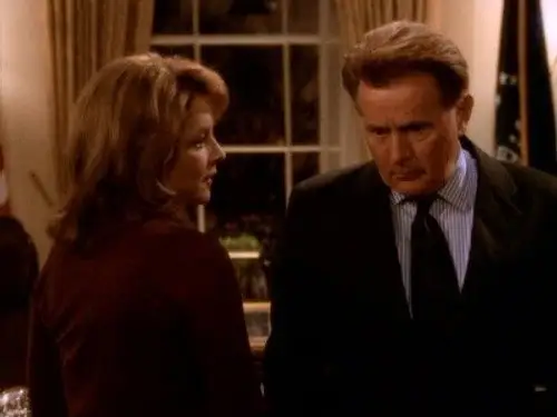 El ala oeste de la Casa Blanca Temporada 1 Episodios 17 • Sub Español