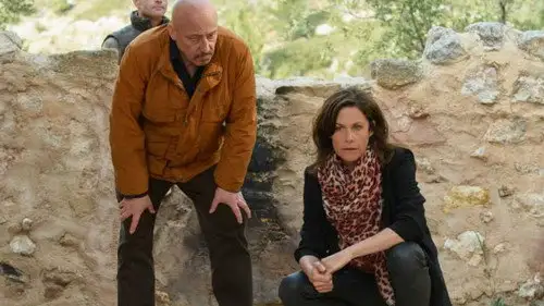 Asesinato en... Temporada 4 Episodios 5 • Sub Español