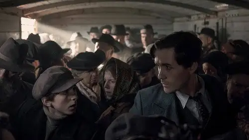 El tatuador de Auschwitz Temporada 1 Episodios 1 • Sub Español