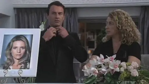 Nip/Tuck, a golpe de bisturí Temporada 5 Episodios 11 • Sub Español