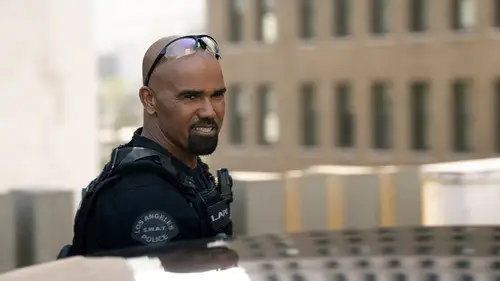 S.W.A.T.: Los hombres de Harrelson Temporada 3 Episodios 17 • Sub Español