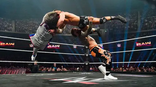 Raw Temporada 33 Episodios 12 • Sub Español