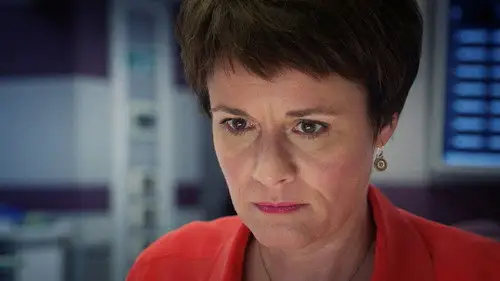 Holby City Temporada 19 Episodios 17 • Sub Español