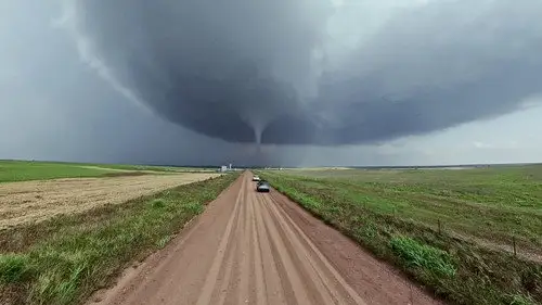 In the Eye of the Storm: Chasers Temporada 1 Episodios 4 • Sub Español