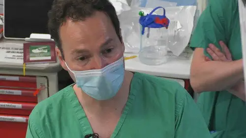 24 Hours in A&E Temporada 34 Episodios 10 • Sub Español