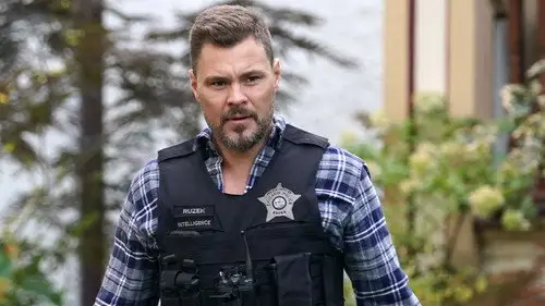 Chicago P.D. Temporada 10 Episodios 8 • Sub Español