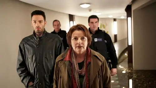 Vera Temporada 2 Episodios 3 • Sub Español