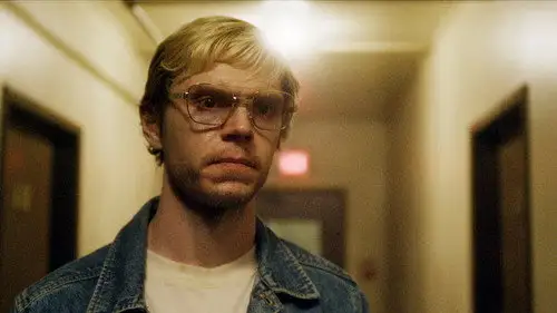 Monstruo: La historia de Jeffrey Dahmer Temporada 1 Episodios 1 • Sub Español