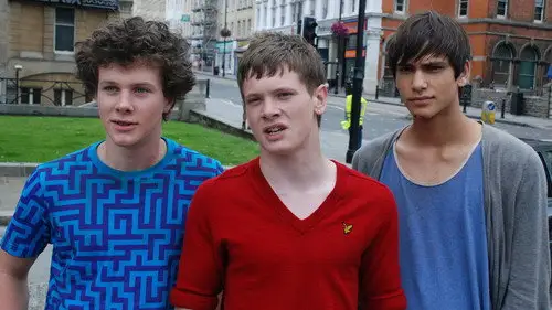 Skins Temporada 3 Episodios 1 • Sub Español