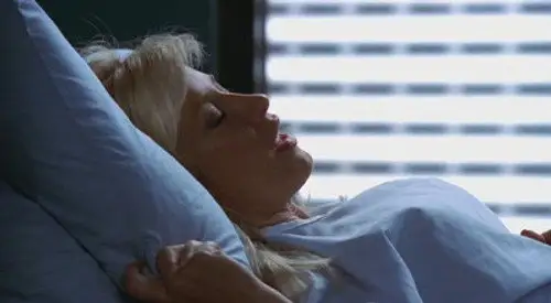 Nip/Tuck, a golpe de bisturí Temporada 4 Episodios 13 • Sub Español